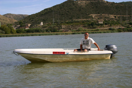 These motorboats are suitable for 2 anglers.